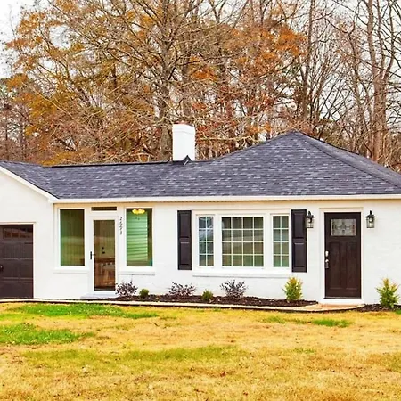 Newly Renovated Salem Road Ranch Vila